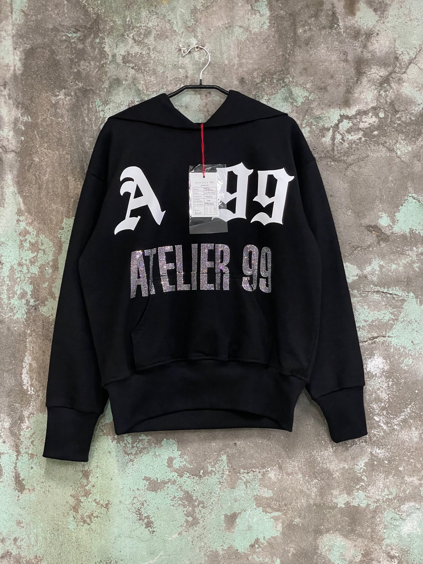 HOODIE GÓTICA HELVÉTICA